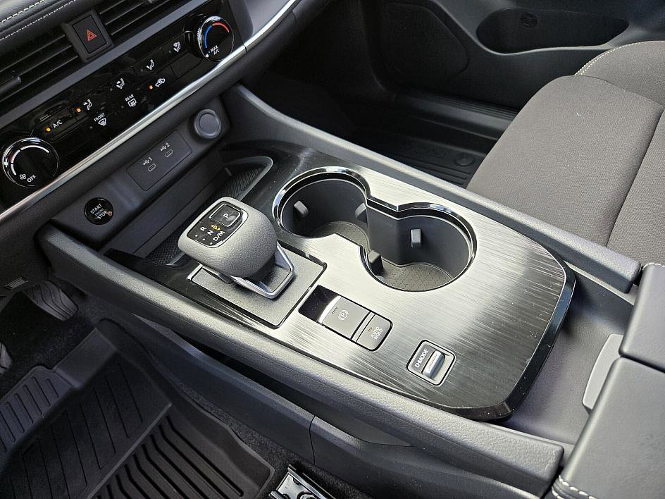 2025 Nissan Rogue S photo 16