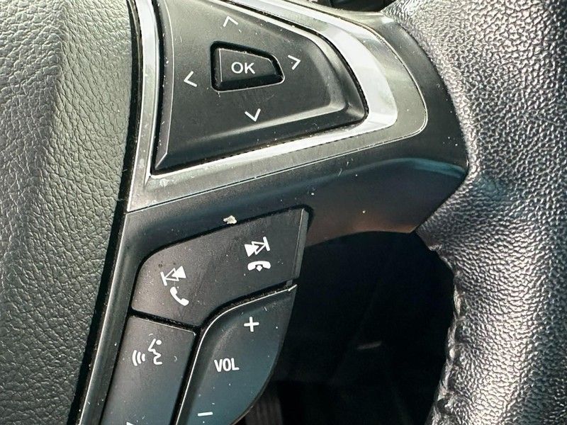 2023 Ford Edge SEL photo 18