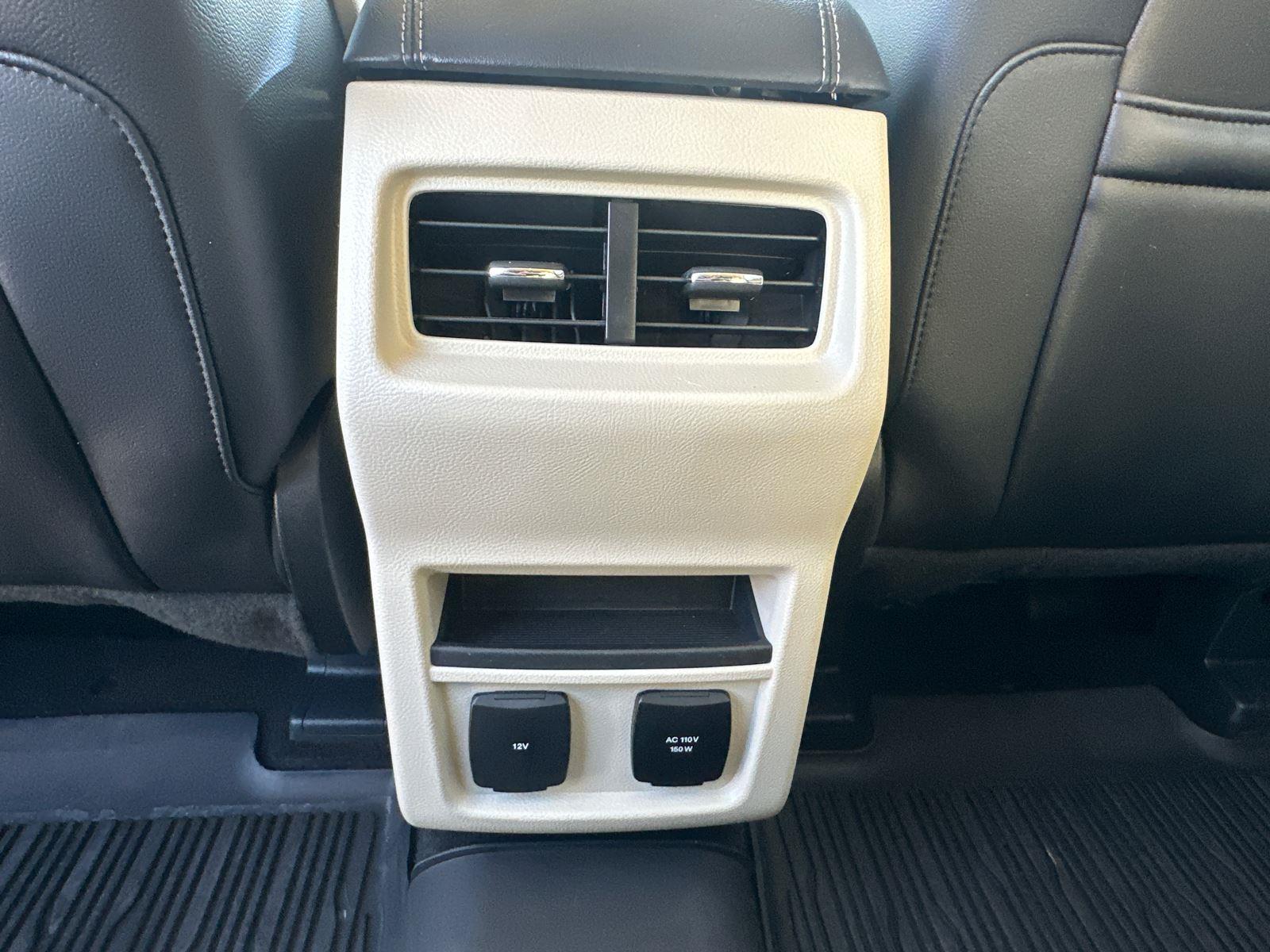 2019 Ford Edge Titanium photo 25