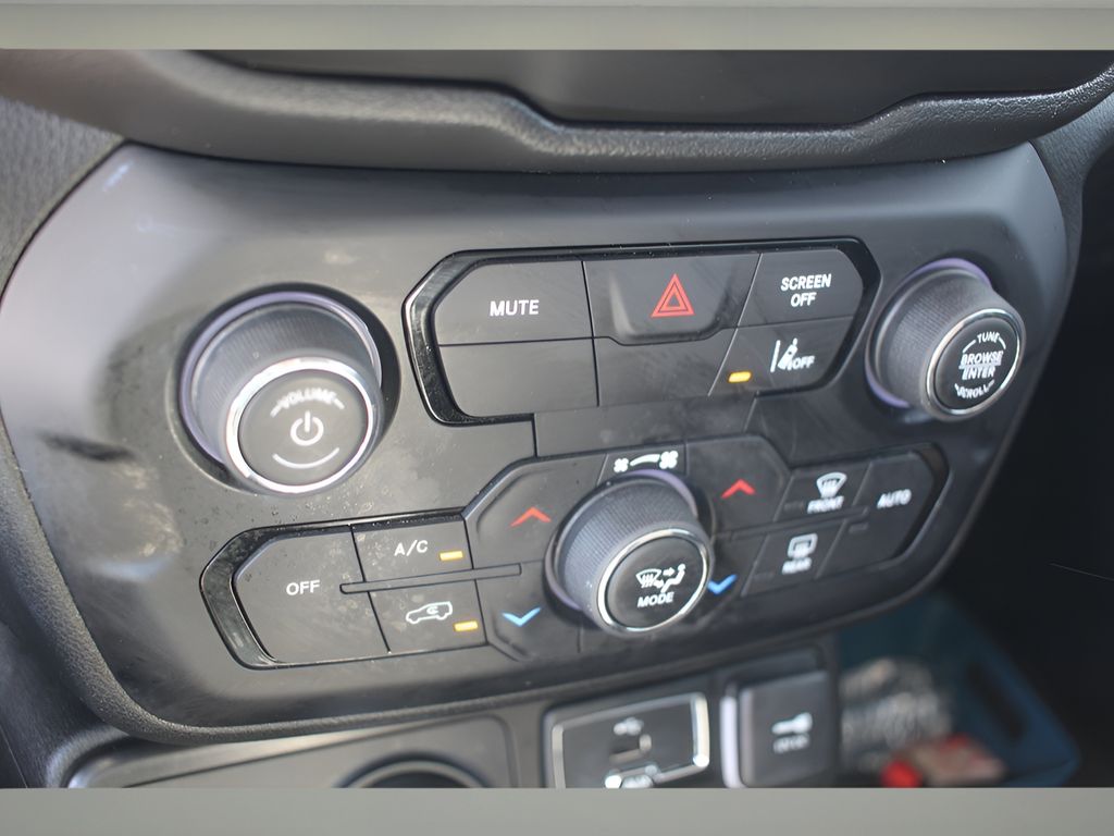 2021 Jeep Renegade Sport photo 16