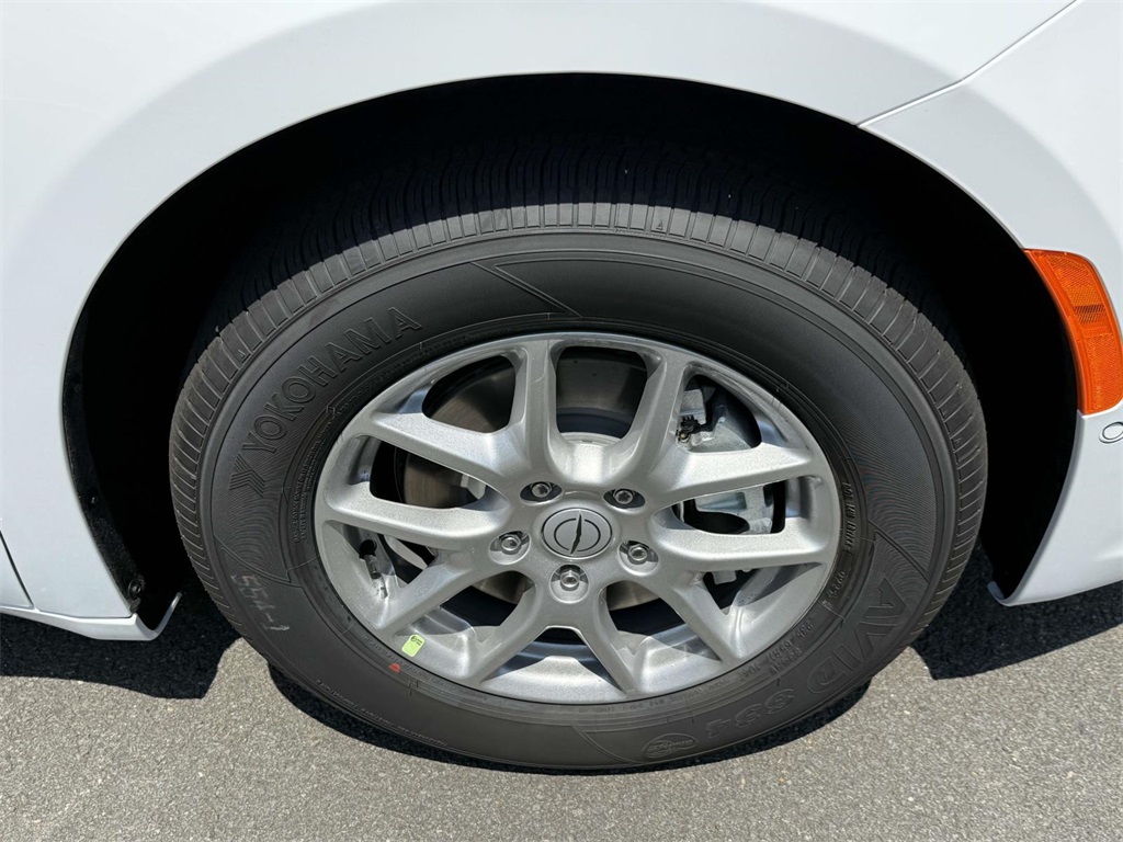 2025 Chrysler Pacifica photo 11