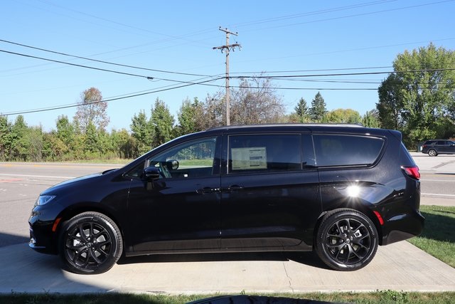 2026 Chrysler Pacifica Limited photo 28