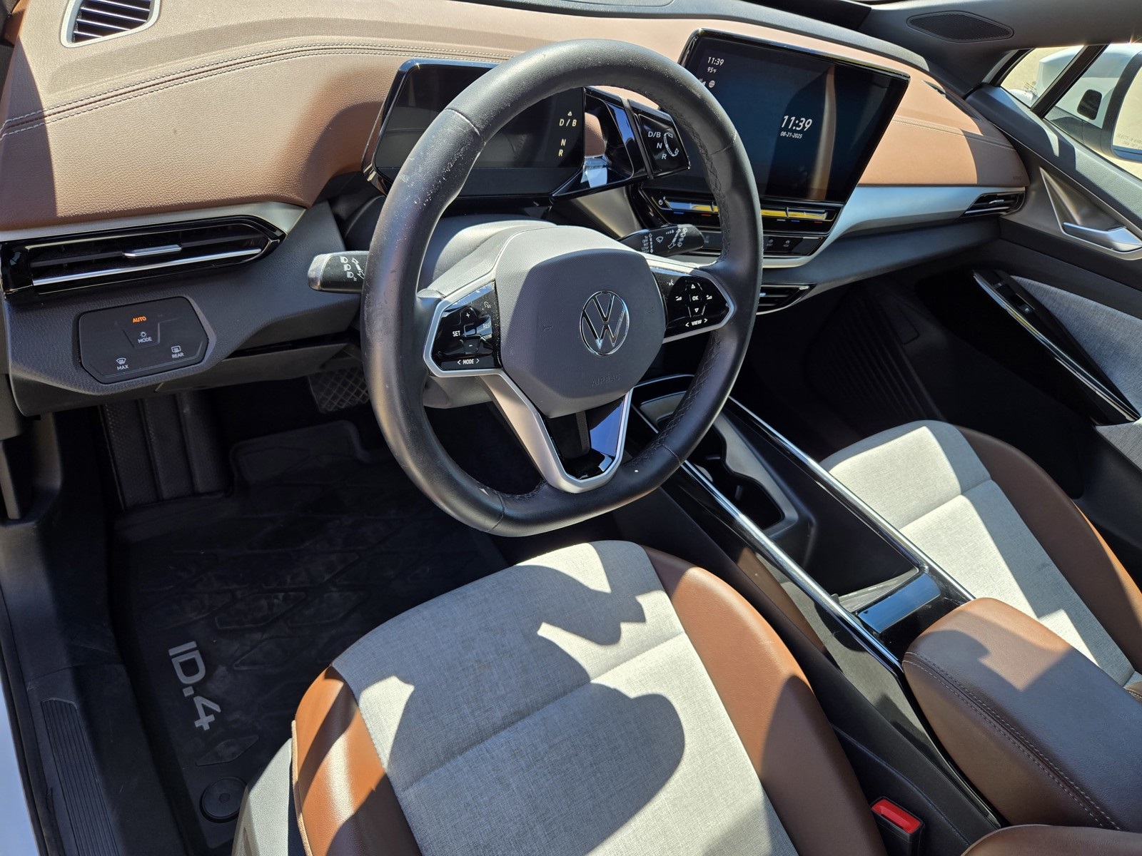 2023 Volkswagen ID.4 Pro photo 12