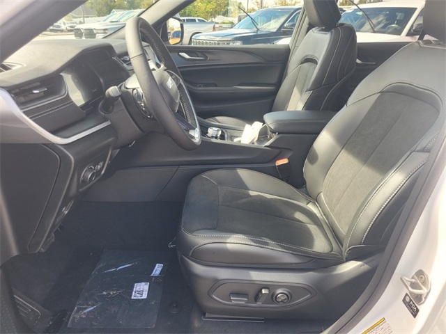 2025 Jeep Grand Cherokee Altitude X photo 3