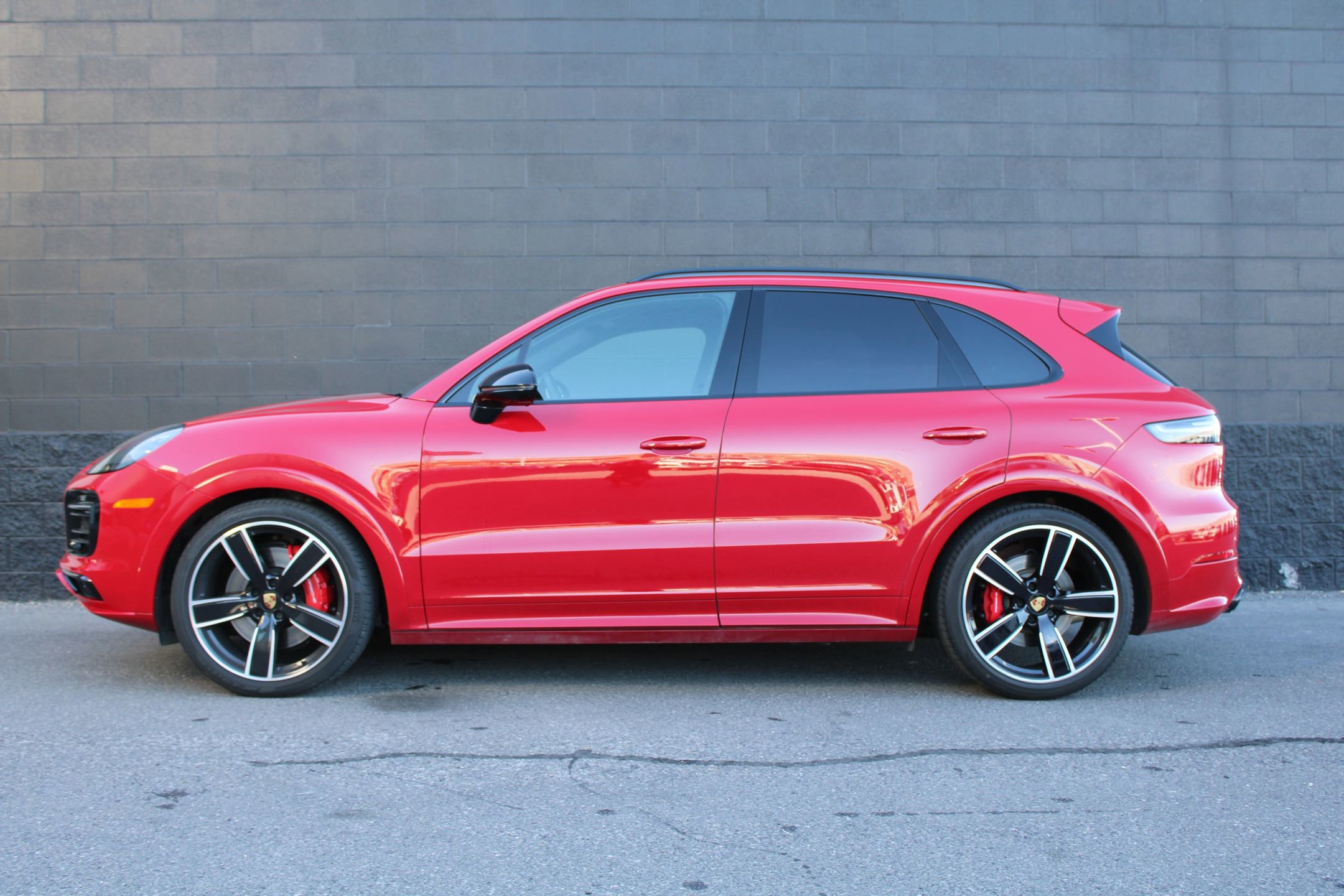 2023 Porsche Cayenne GTS photo 2