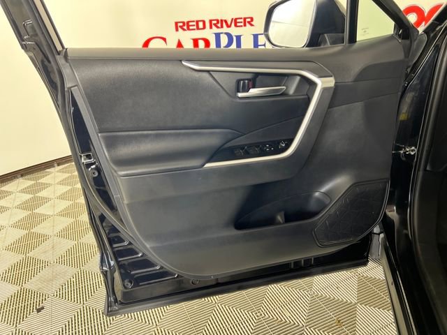 2024 Toyota RAV4 XLE photo 8