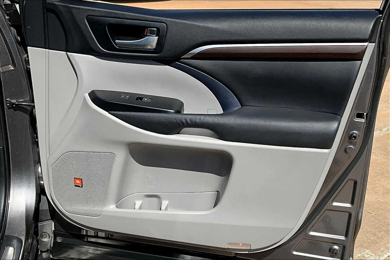 2014 Toyota Highlander Limited photo 20