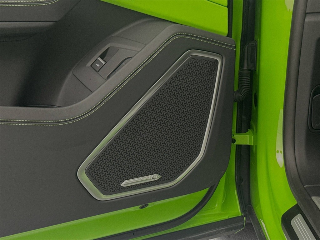 2024 Lamborghini Urus S photo 17