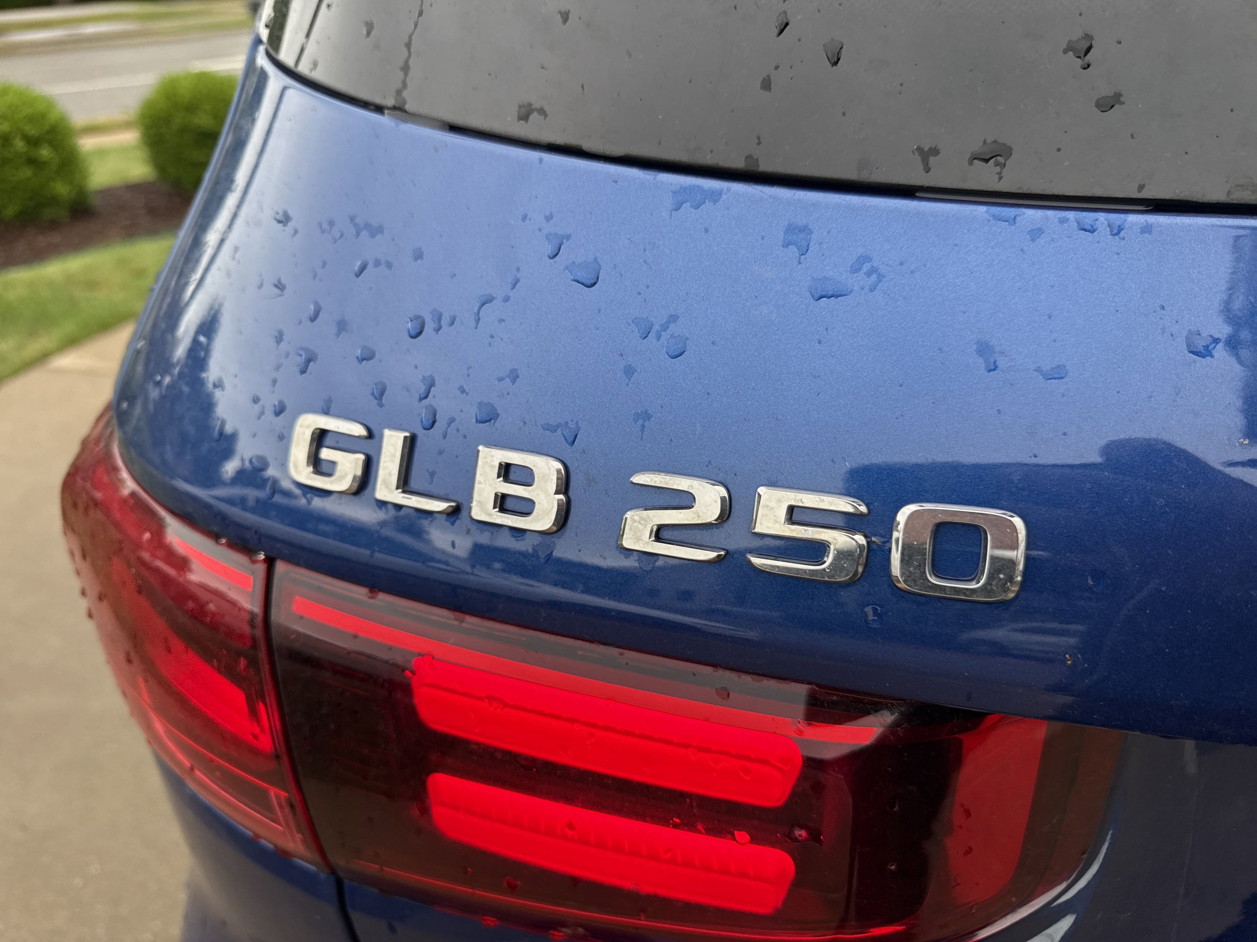 2025 Mercedes Benz GLB 250 photo 4
