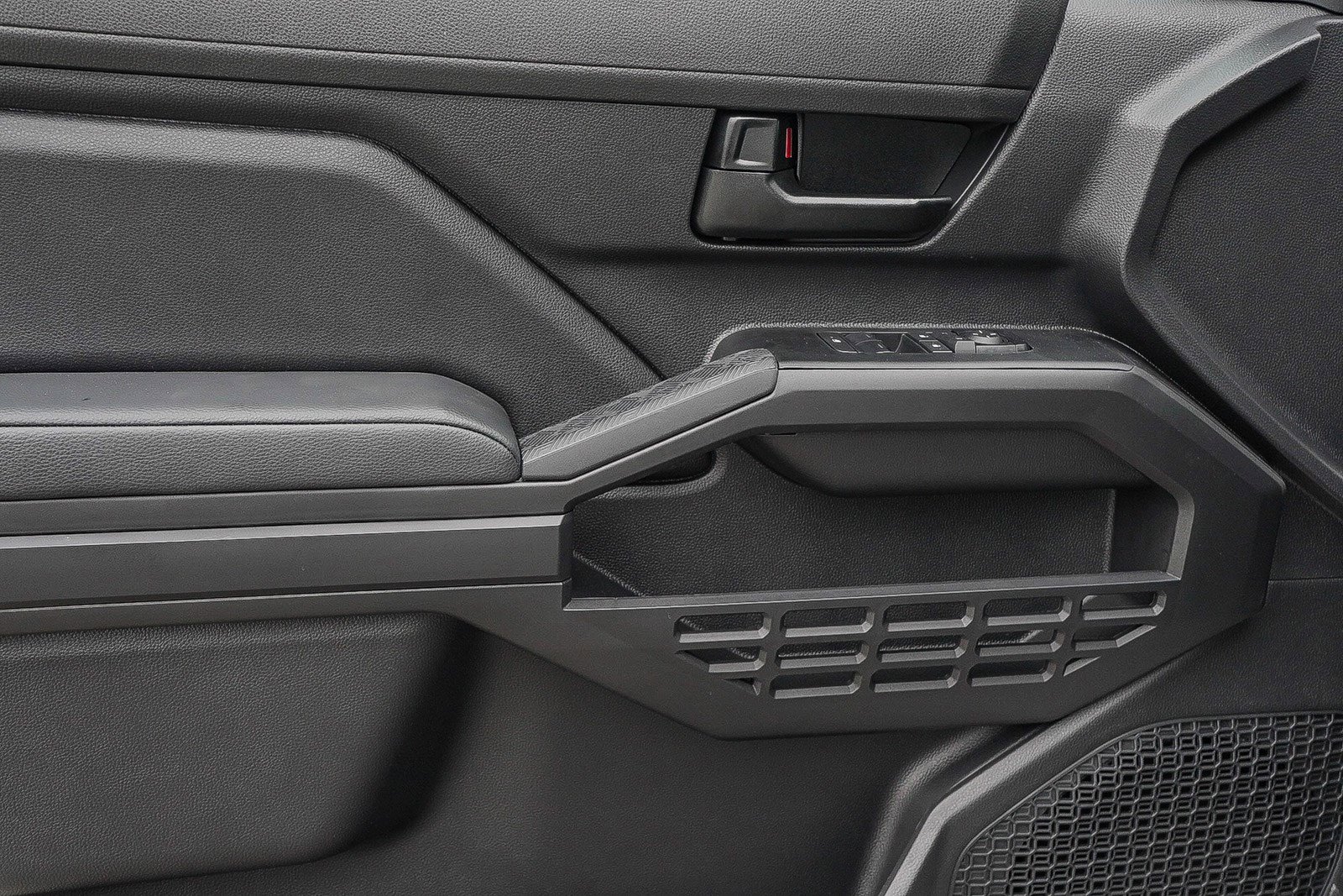 2025 Toyota Tacoma SR photo 17