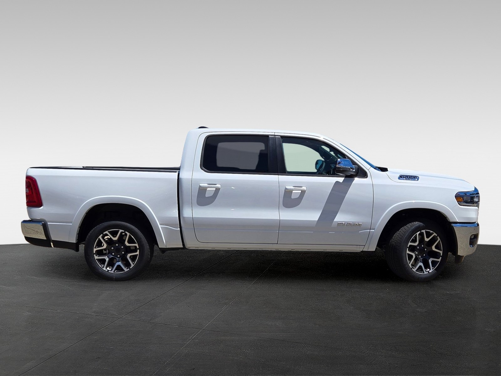 2025 Ram 1500 Laramie photo 3