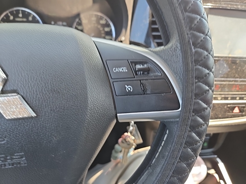 2020 Mitsubishi Outlander ES photo 10