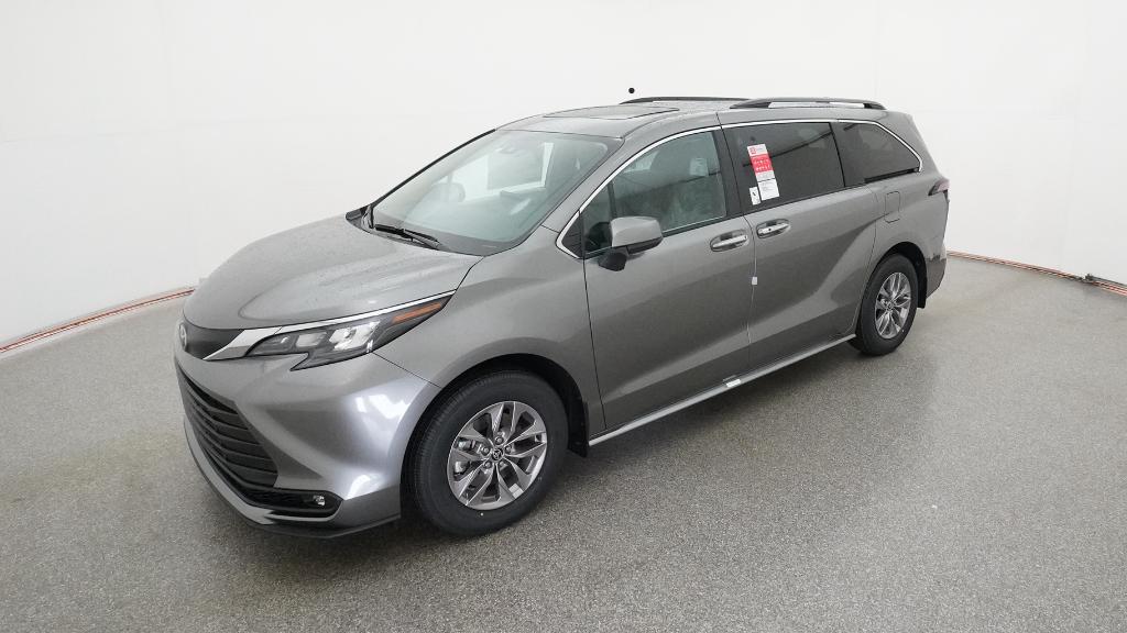 2026 Toyota Sienna XLE's photo
