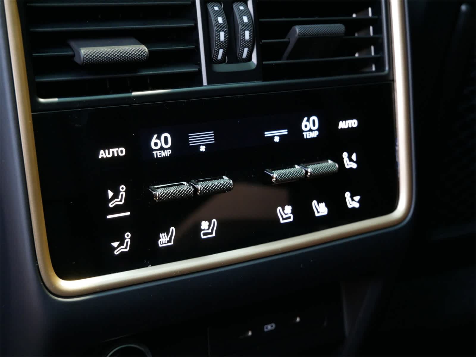 2025 Porsche Cayenne Turbo E-Hybrid photo 10