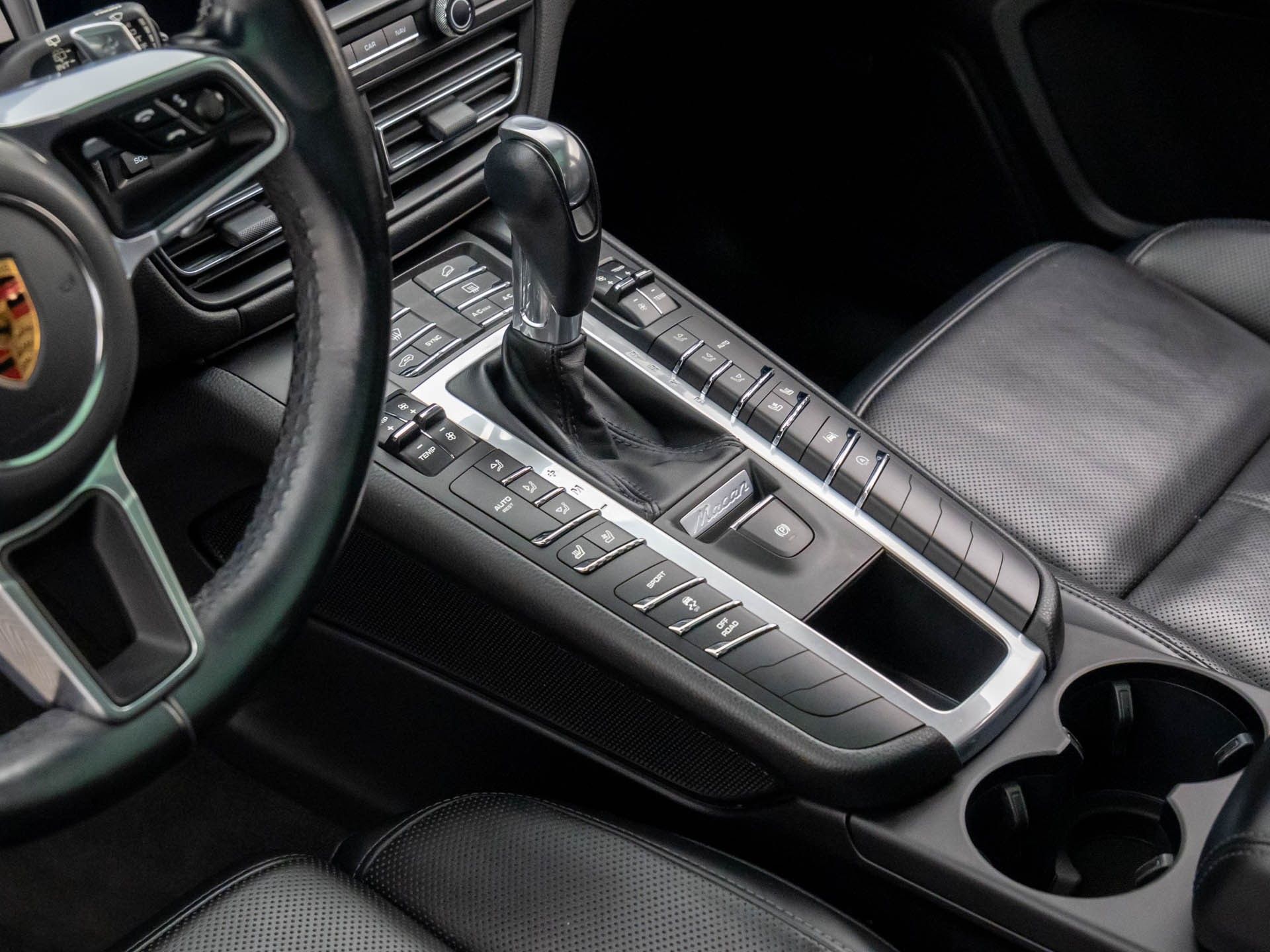2021 Porsche Macan Base photo 13