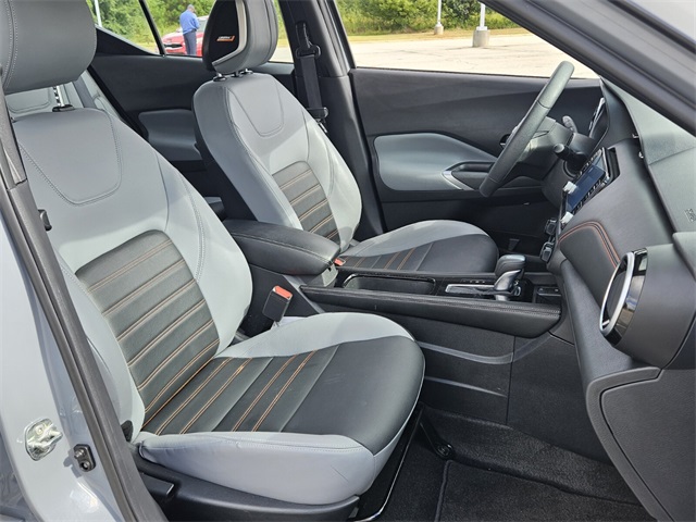 2024 Nissan Kicks SR photo 14