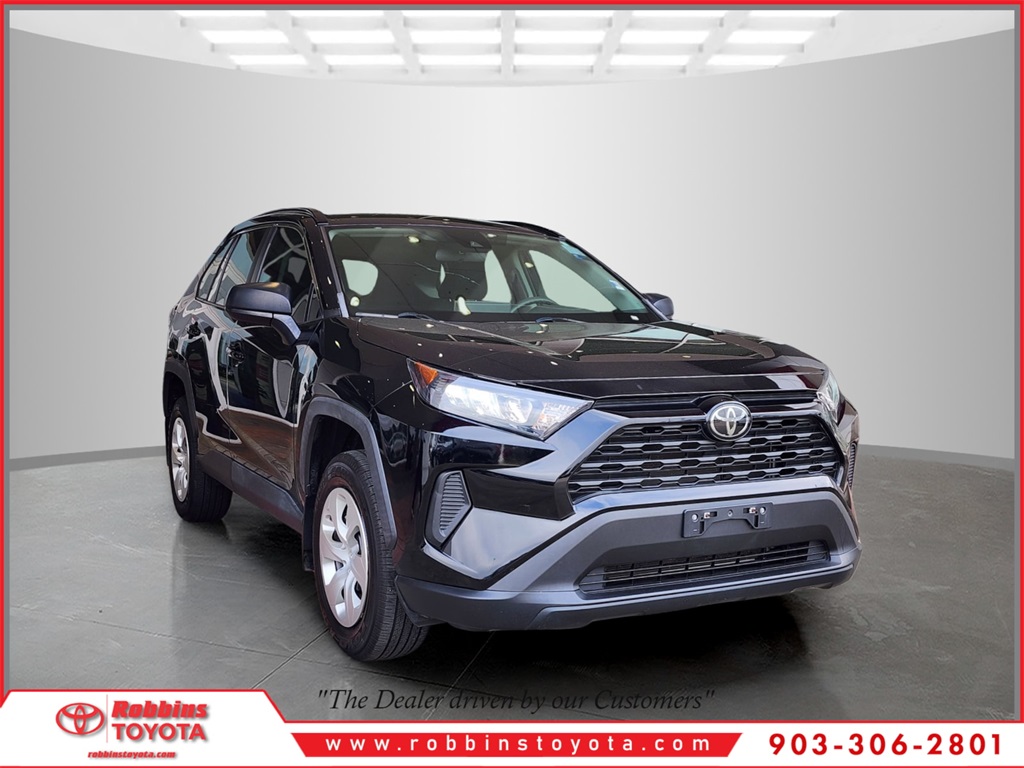 2020 Toyota RAV4 LE's photo