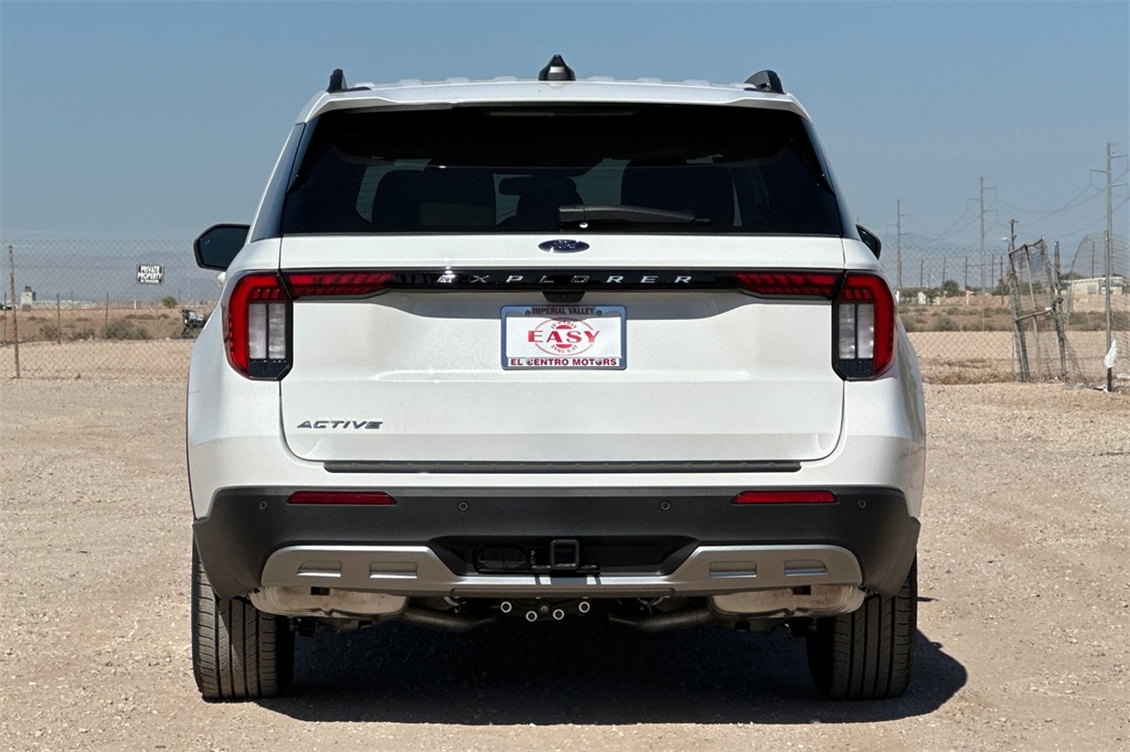 2025 Ford Explorer photo 5