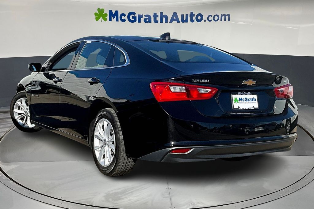 2024 Chevrolet Malibu 1LT photo 2