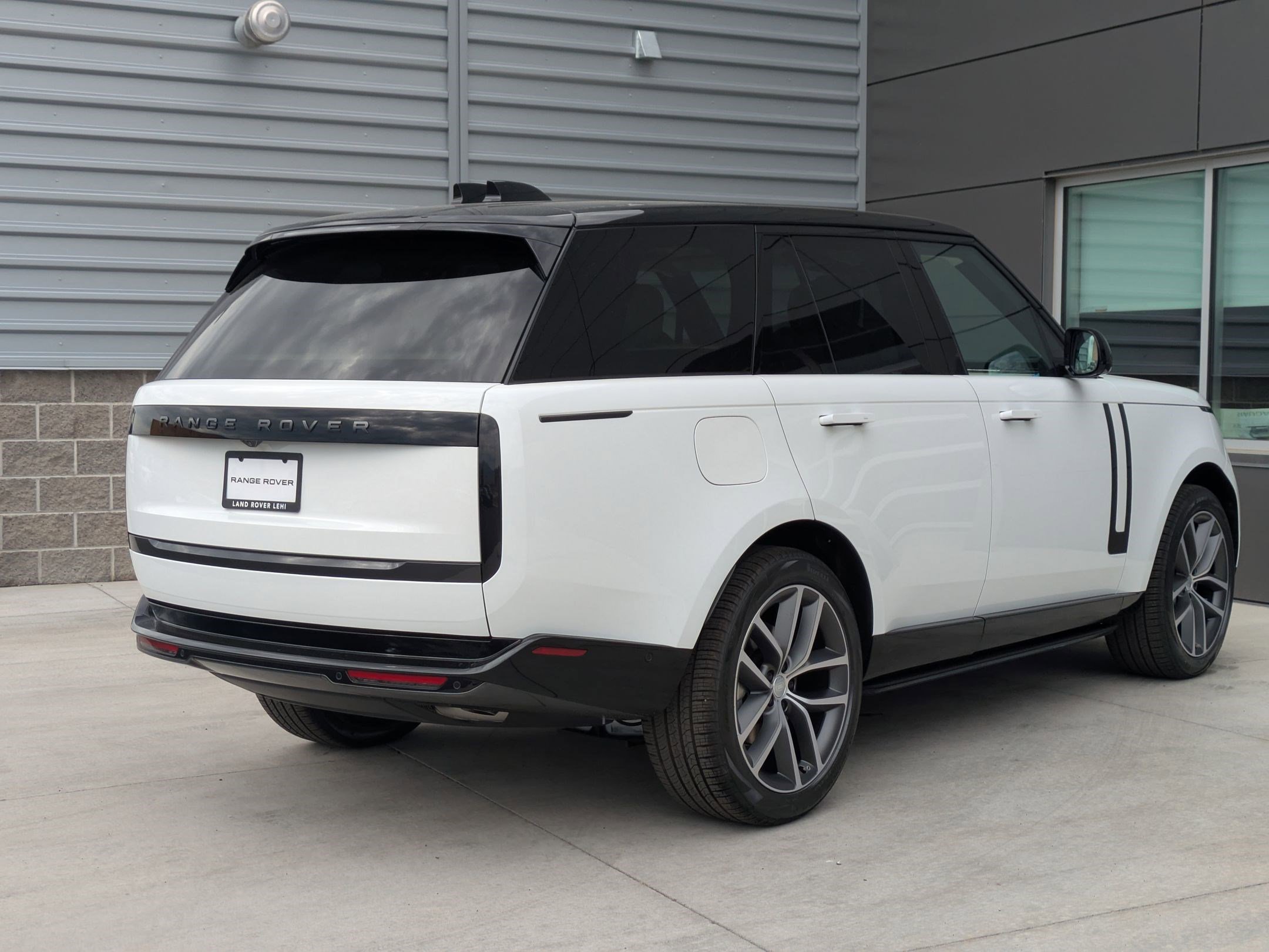 2025 Land Rover Range Rover SE photo 5