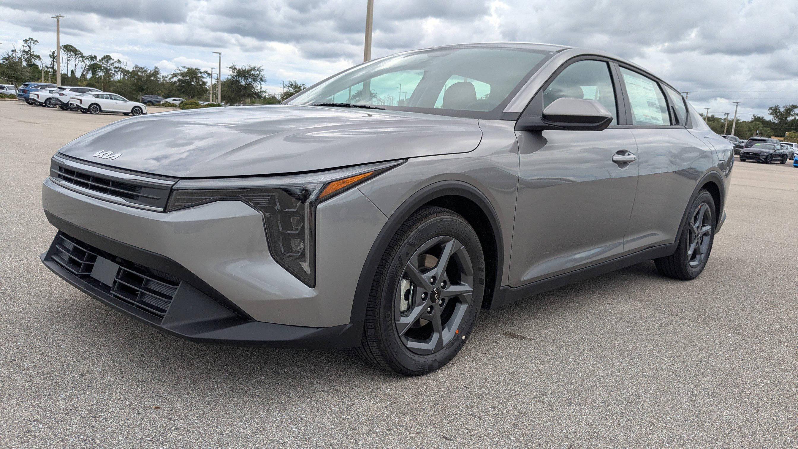 2025 Kia K4 LXS photo 9