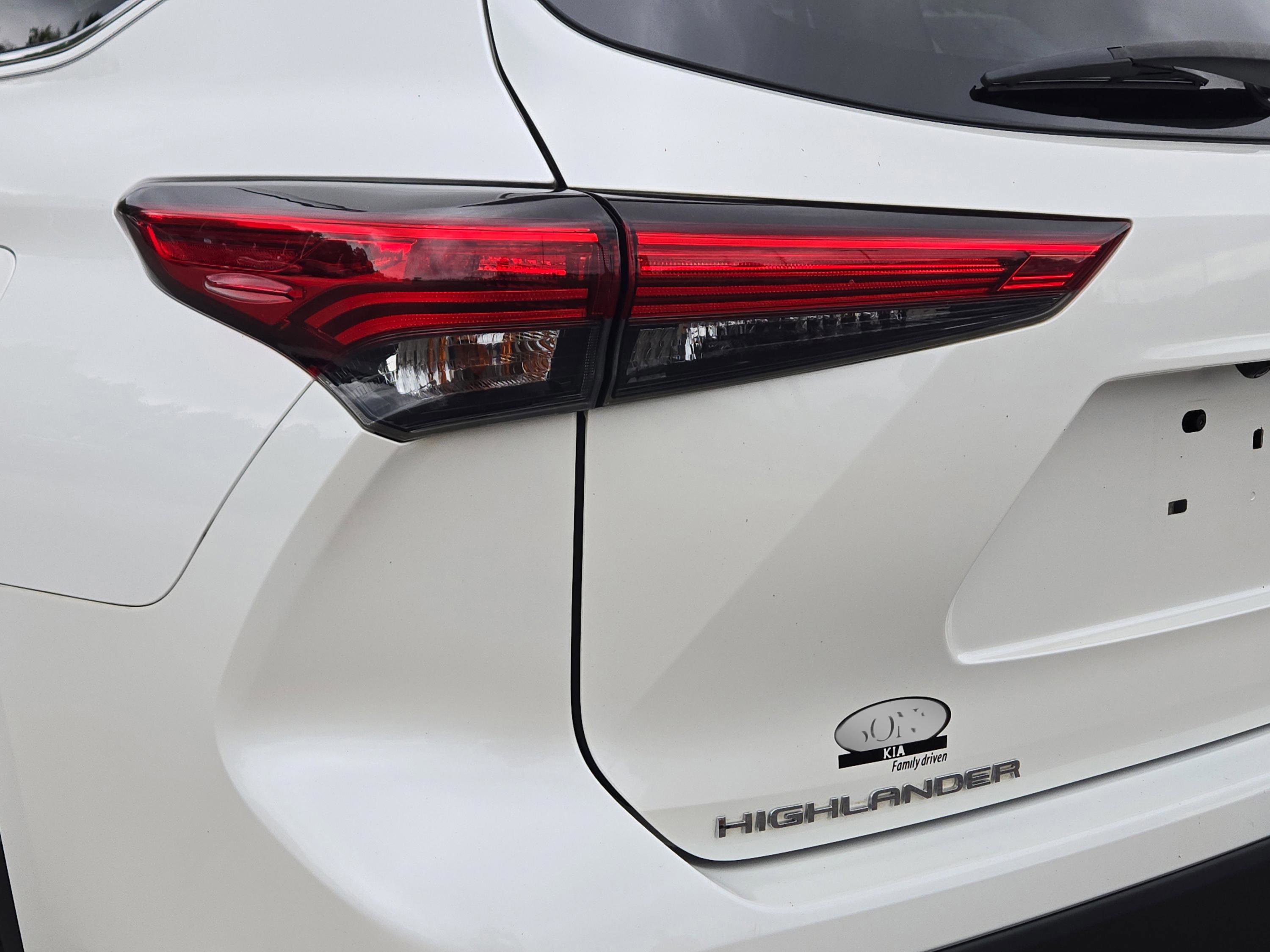 2021 Toyota Highlander XLE photo 9