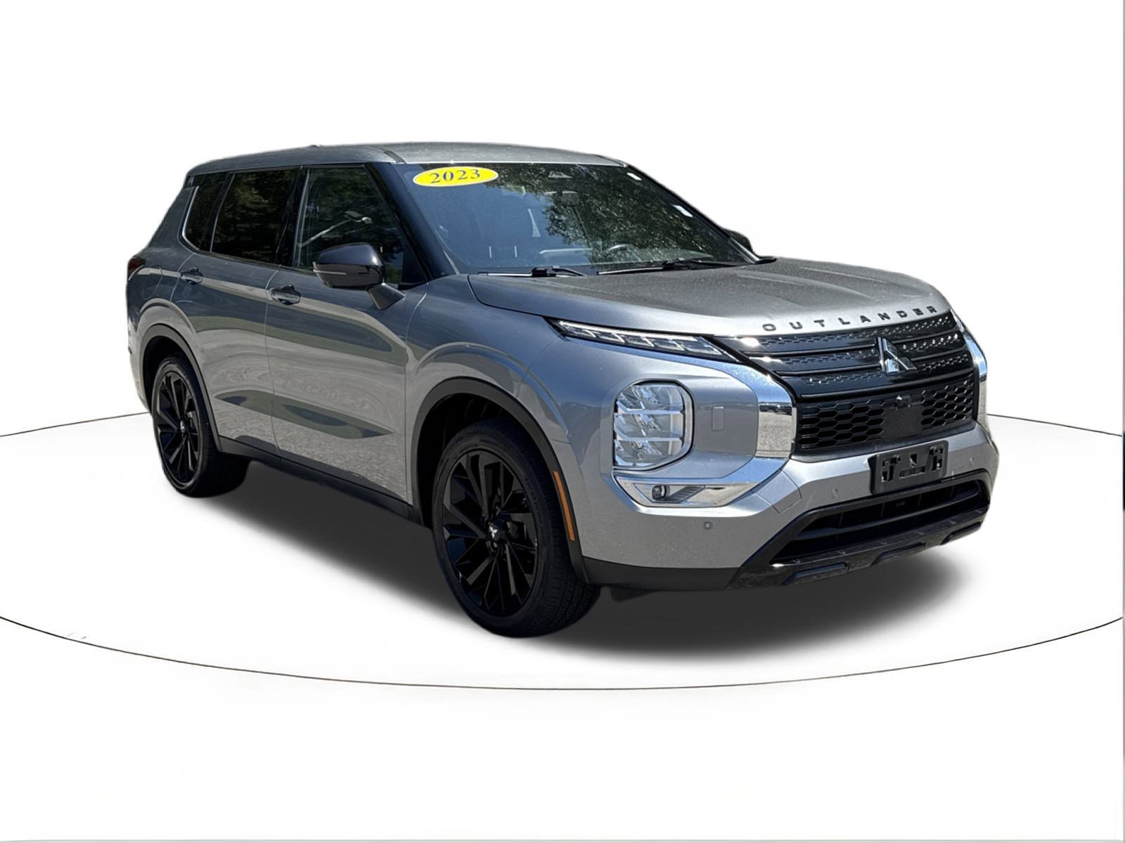 2023 Mitsubishi Outlander SE Black Edition's photo