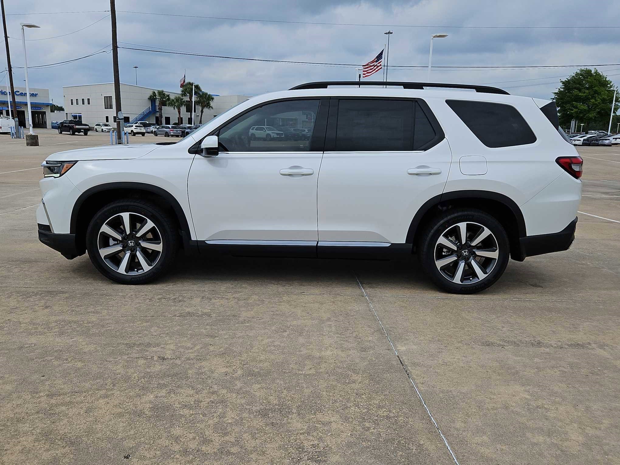 2025 Honda Pilot Touring photo 6