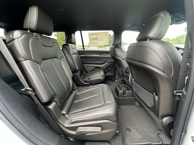 2025 Jeep Grand Cherokee Limited photo 28