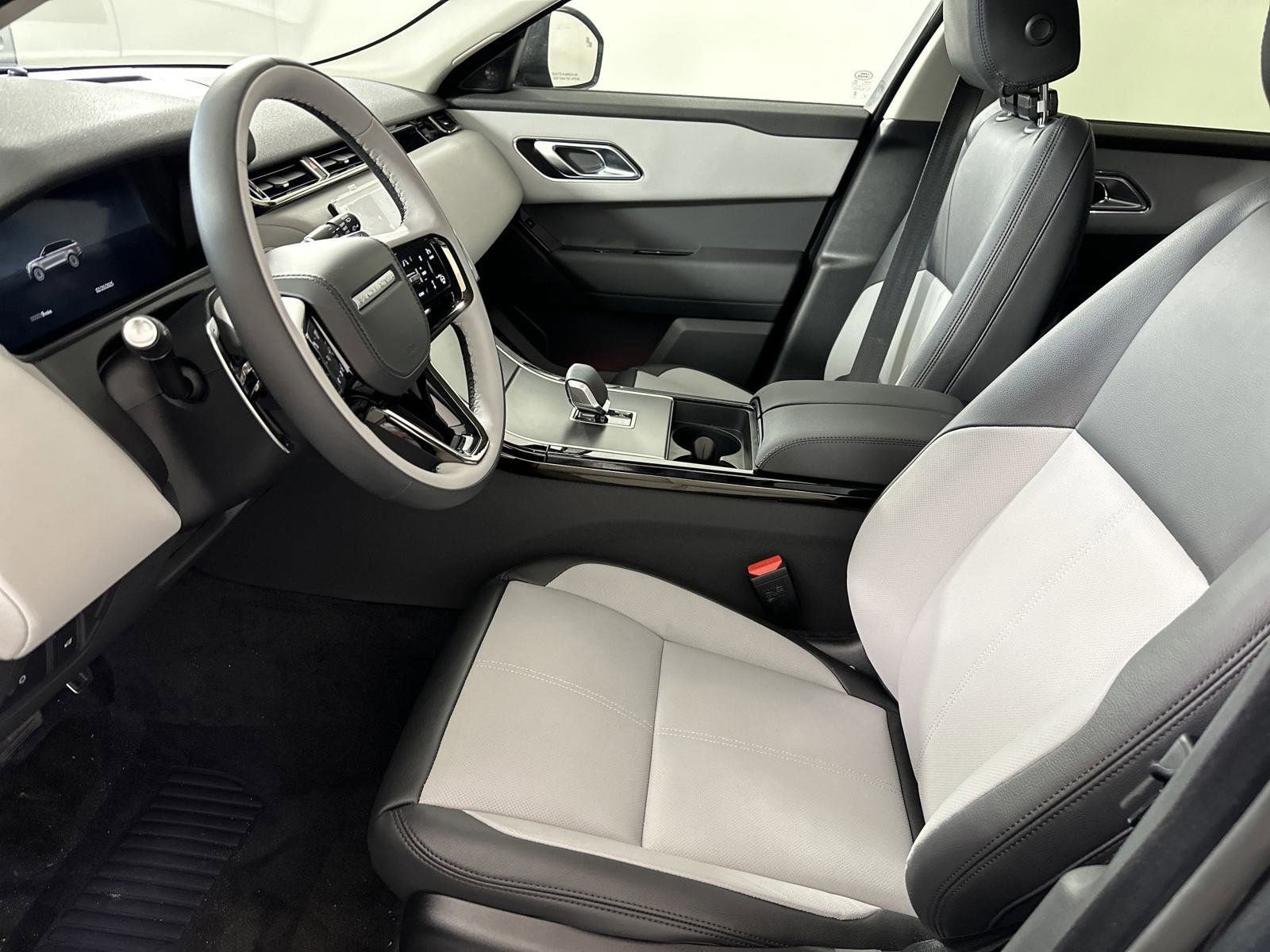 2025 Land Rover Range Rover Velar SE photo 3