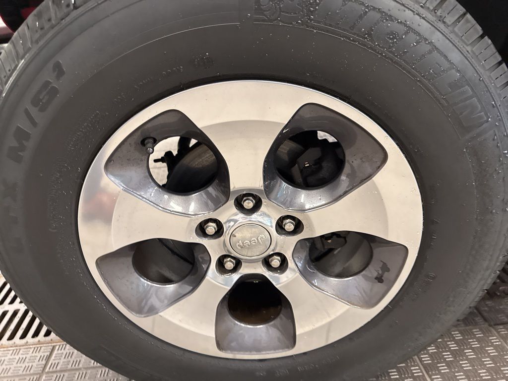 2017 Jeep Wrangler Unlimited Sahara photo 4