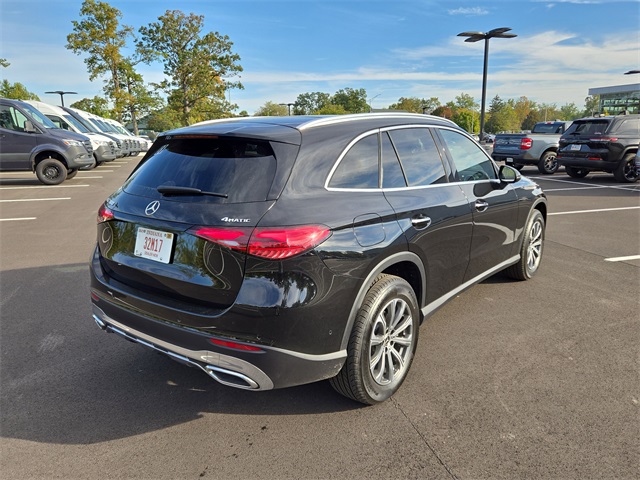 2025 Mercedes Benz GLC 300 4MATIC photo 3