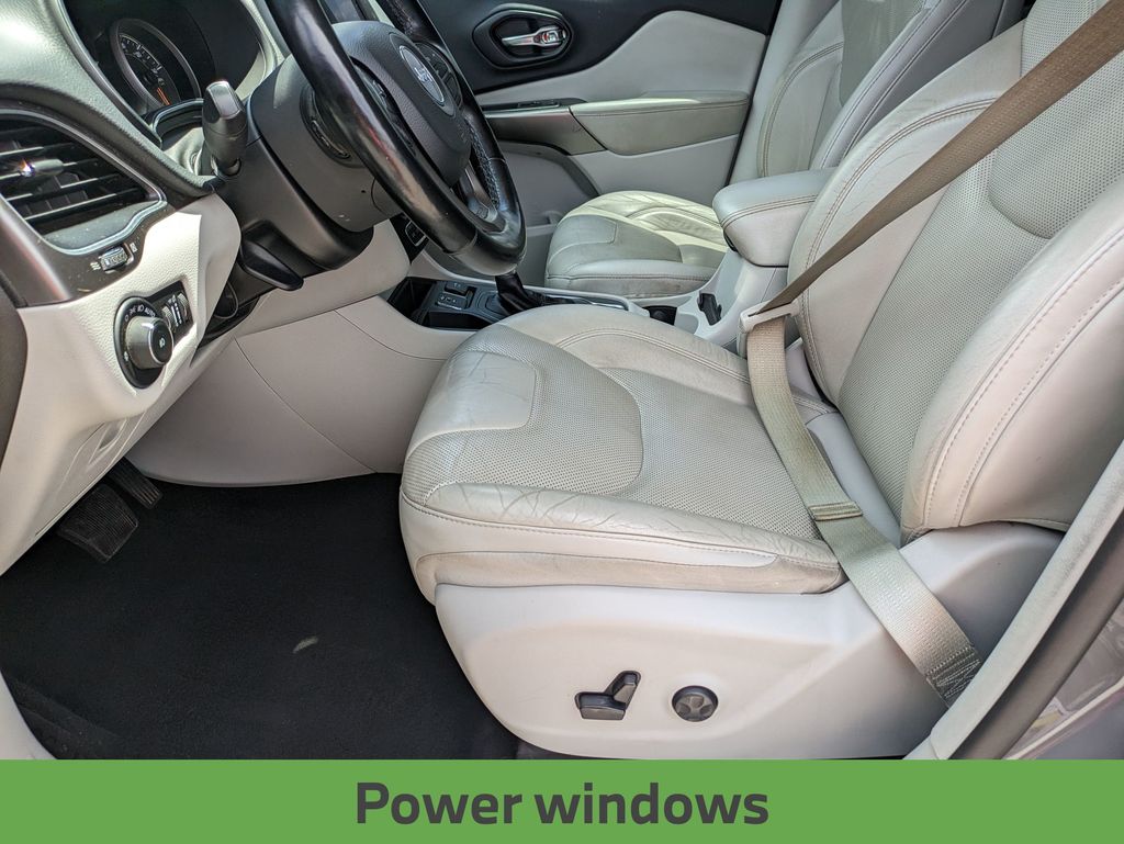 2021 Jeep Cherokee Latitude Lux photo 11