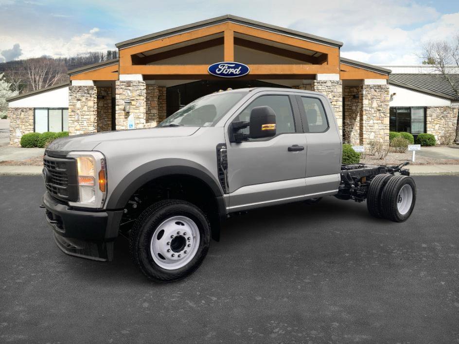 2024 Ford F-450 Super Duty Chassis Cab XL's photo