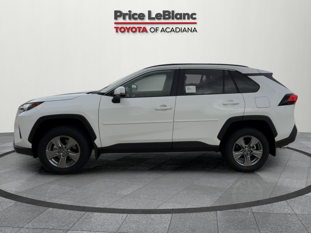 2025 Toyota RAV4 XLE photo 3