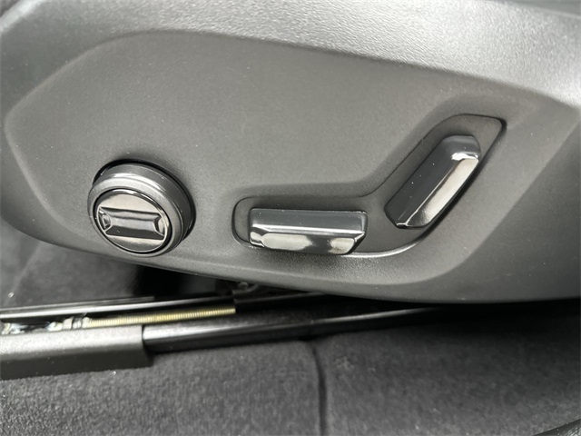 2025 Volvo XC60 B5 Plus photo 4