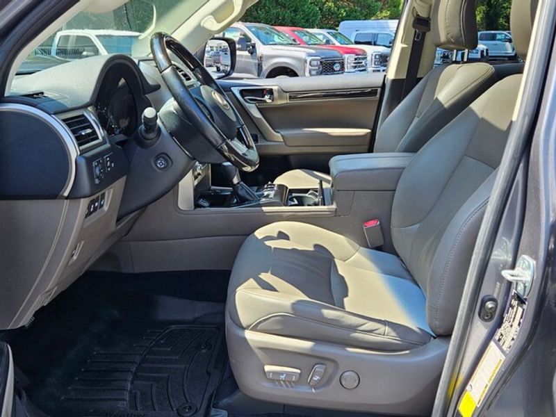 2021 Lexus GX 460 Premium photo 2