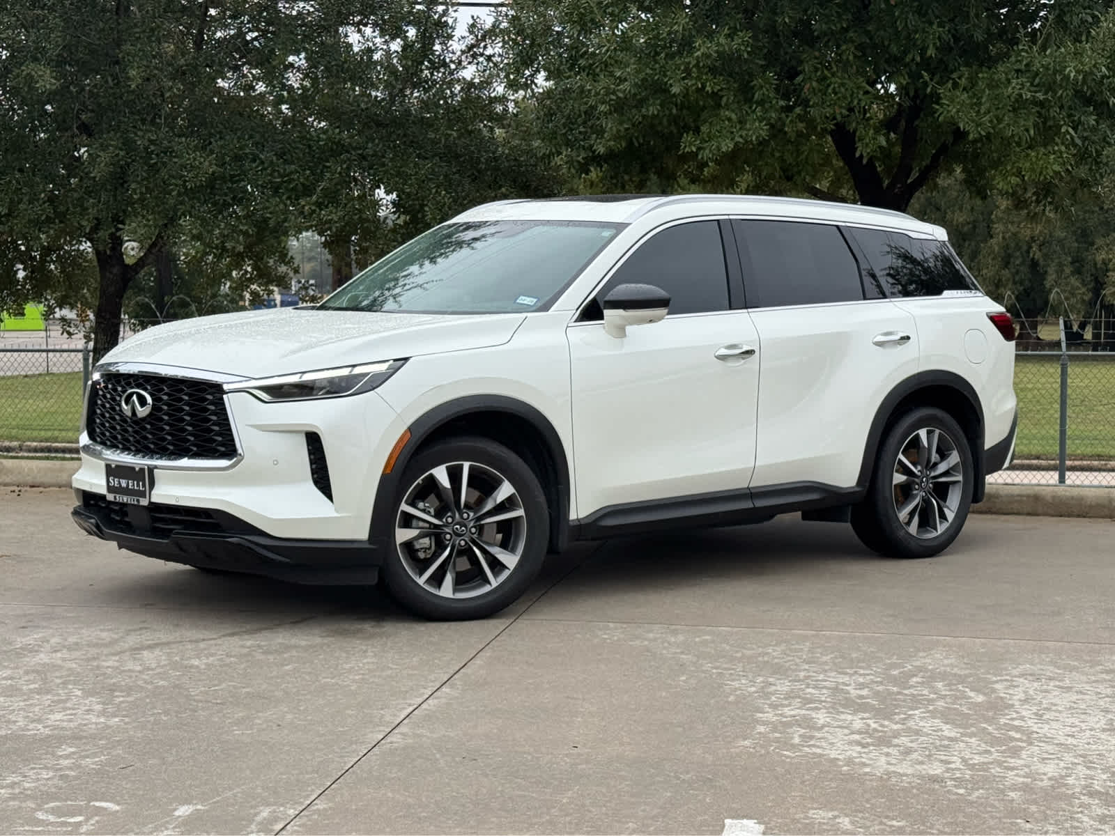 2023 INFINITI QX60 LUXE's photo