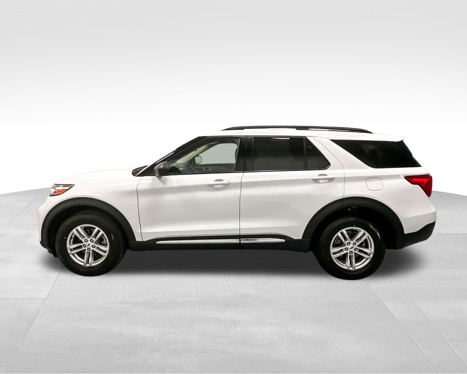 2023 Ford Explorer XLT Sport photo 8