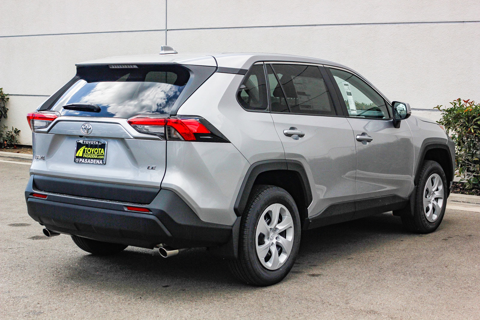 2025 Toyota RAV4 LE photo 4