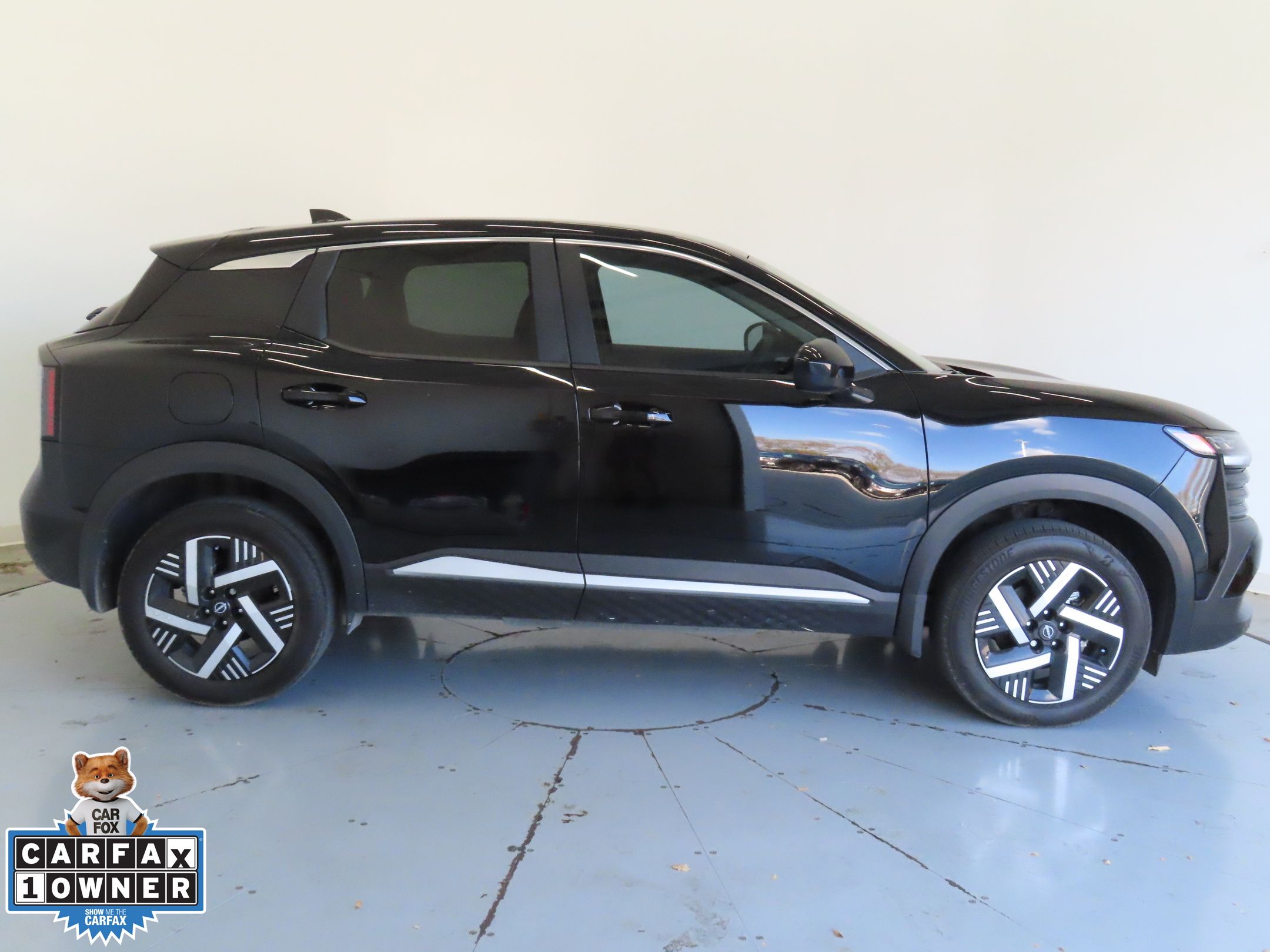 2025 Nissan Kicks SV photo 2