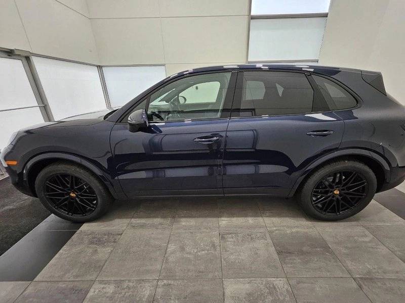 2025 Porsche Cayenne Base photo 2