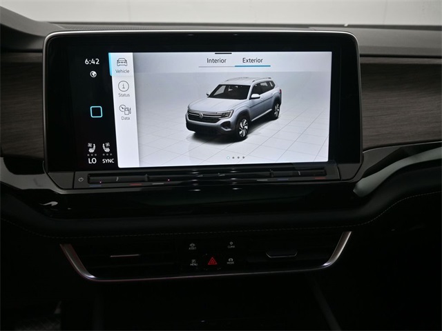 2025 Volkswagen Atlas SEL photo 3