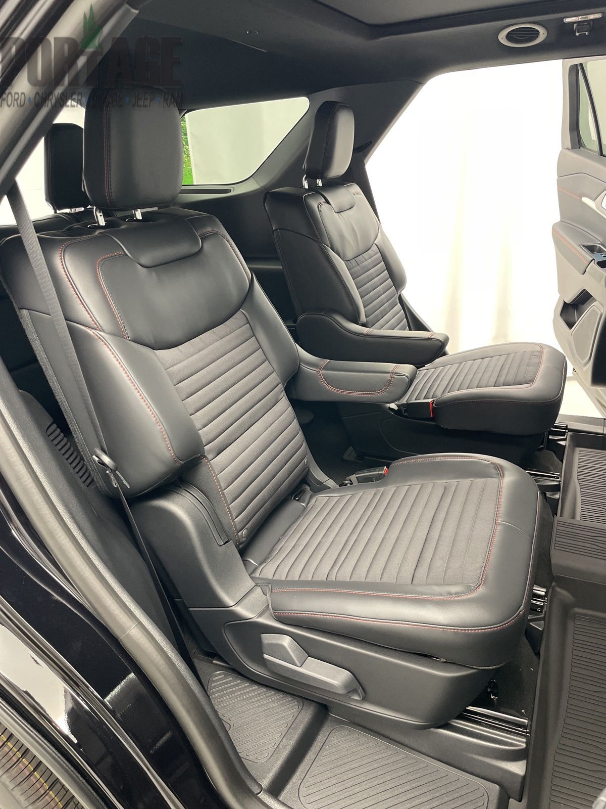 2025 Ford Explorer ST-Line photo 31