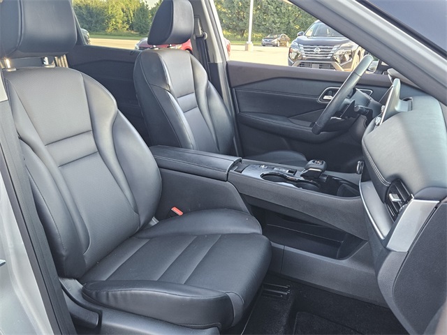 2021 Nissan Rogue SV photo 17