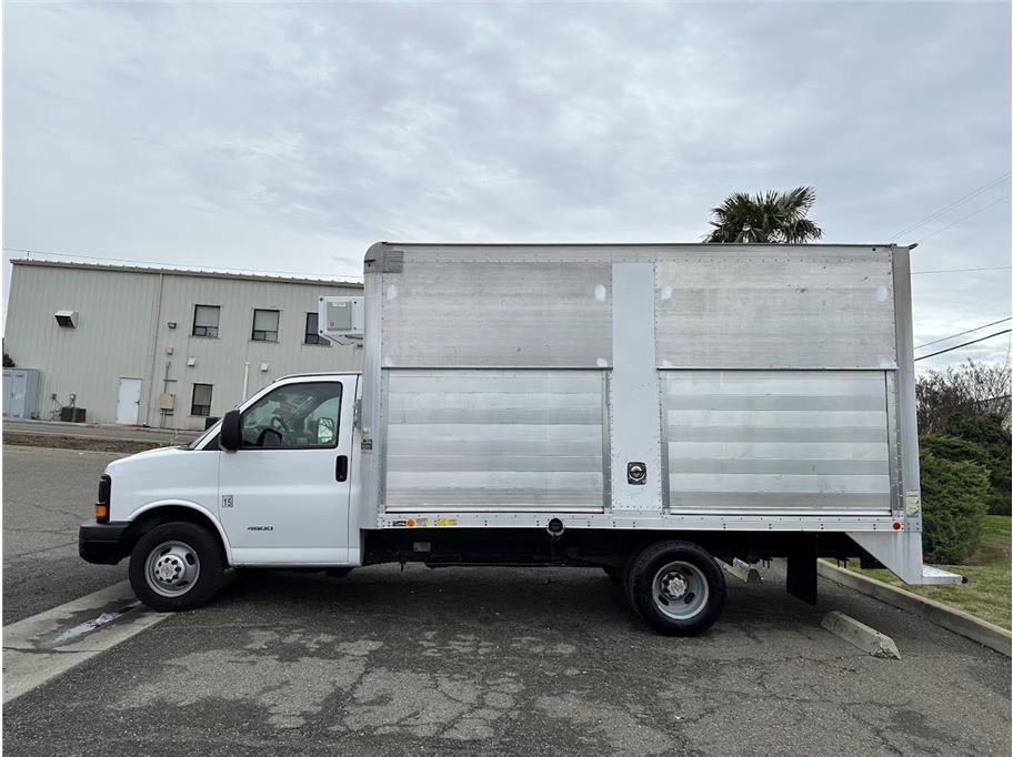2015 Chevrolet Express Cutaway Van photo 8