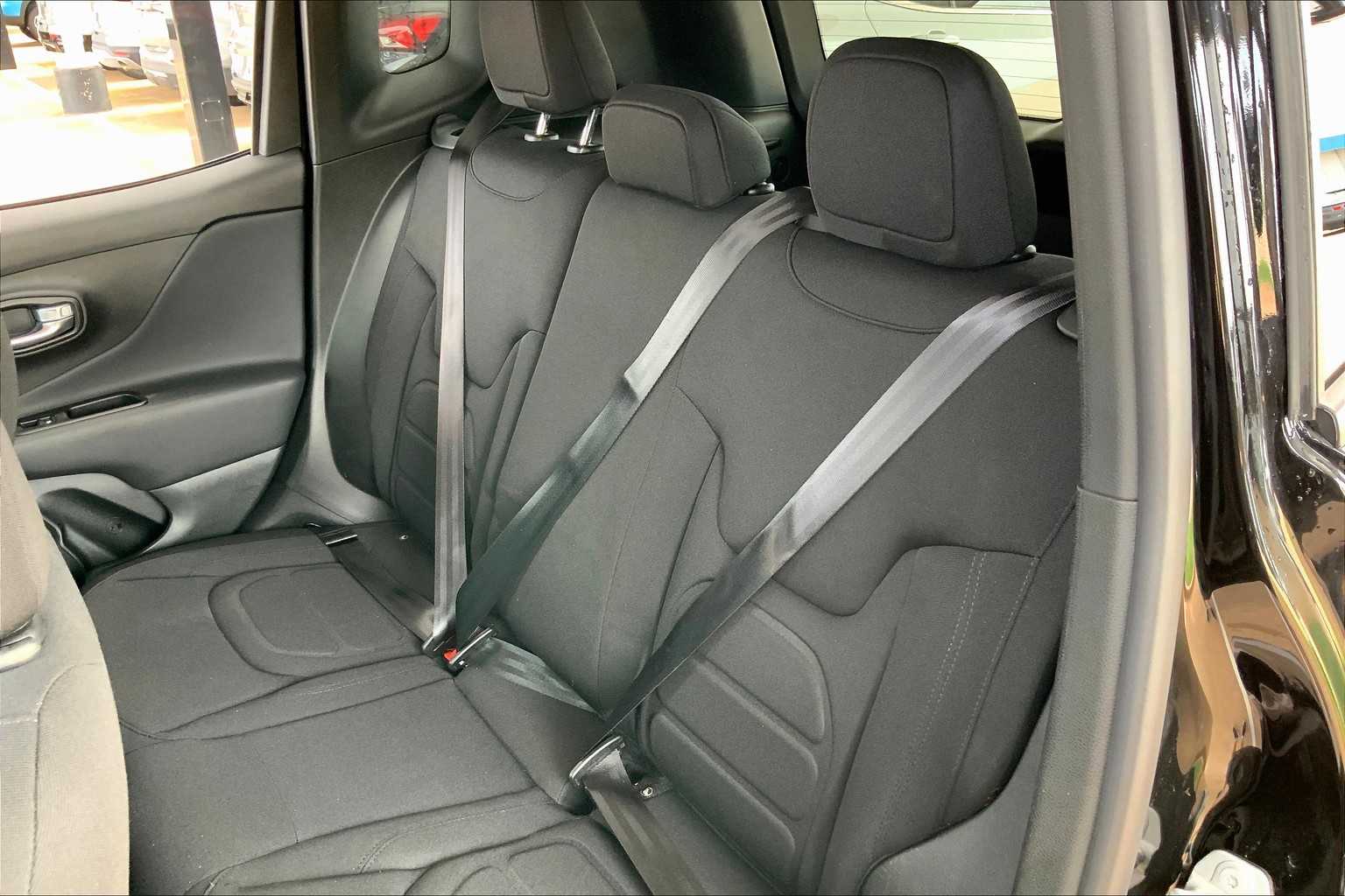 2022 Jeep Renegade Latitude photo 18