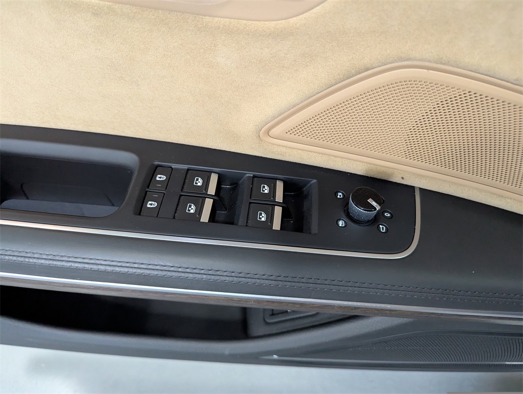 2021 Audi A8 L 55 Quattro photo 17