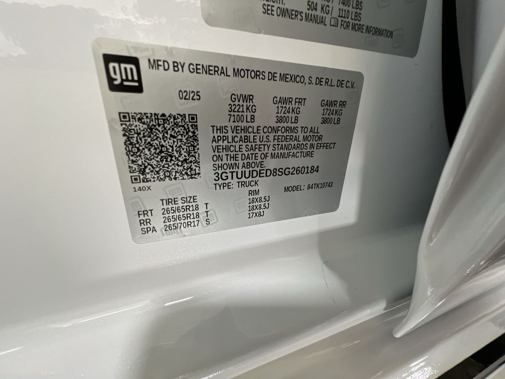 New 2025 White Frost Tricoat GMC SLT image 35