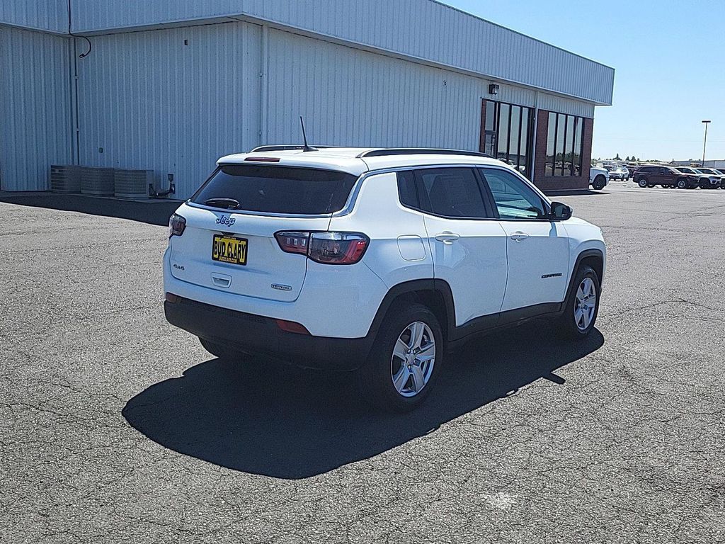 2022 Jeep Compass Latitude photo 4